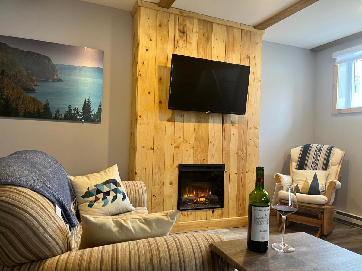Appartement Mont Edouard, Hebergement Paisible A La Montagne L'Anse-Saint-Jean Bagian luar foto
